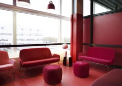 Normann Copenhagen Circus Velour Poef Small Rust -Normann Copenhagen Verkoopwinkel x886x886 201711normanncopenhagencphairportlounge10.jpg.pagespeed.ic .P6ODKaWtki 1