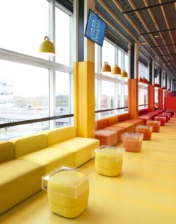 Normann Copenhagen Circus Velour Poef Small Electric Blue -Normann Copenhagen Verkoopwinkel x886x886 201711normanncopenhagencphairportlounge17.jpg.pagespeed.ic .6HKM21EqVm 3