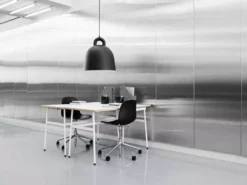 Normann Copenhagen Tweedekansje - Bell Hanglamp Large Zwart -Normann Copenhagen Verkoopwinkel x886x886 2017normanncopenhagenshowroomjournaldesk5.jpg.pagespeed.ic .I 3w06jAdm 1