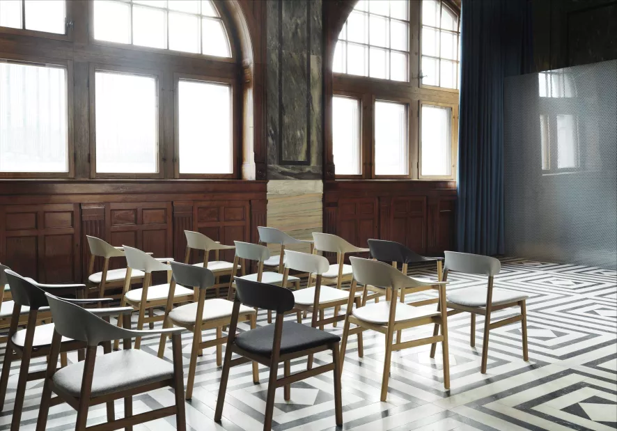 Normann Copenhagen Herit Armchair Oak Stoel Spectrum Leer Wit 11 Normann Copenhagen Herit Armchair Oak Stoel Spectrum Leer Wit - Afbeelding 11