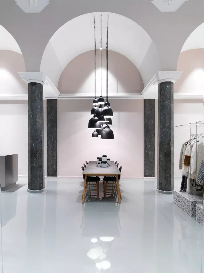 Normann Copenhagen Form Chair Stoel Met Eiken Onderstel, Grijs 14 Normann Copenhagen Form Chair Stoel Met Eiken Onderstel, Grijs - Afbeelding 14