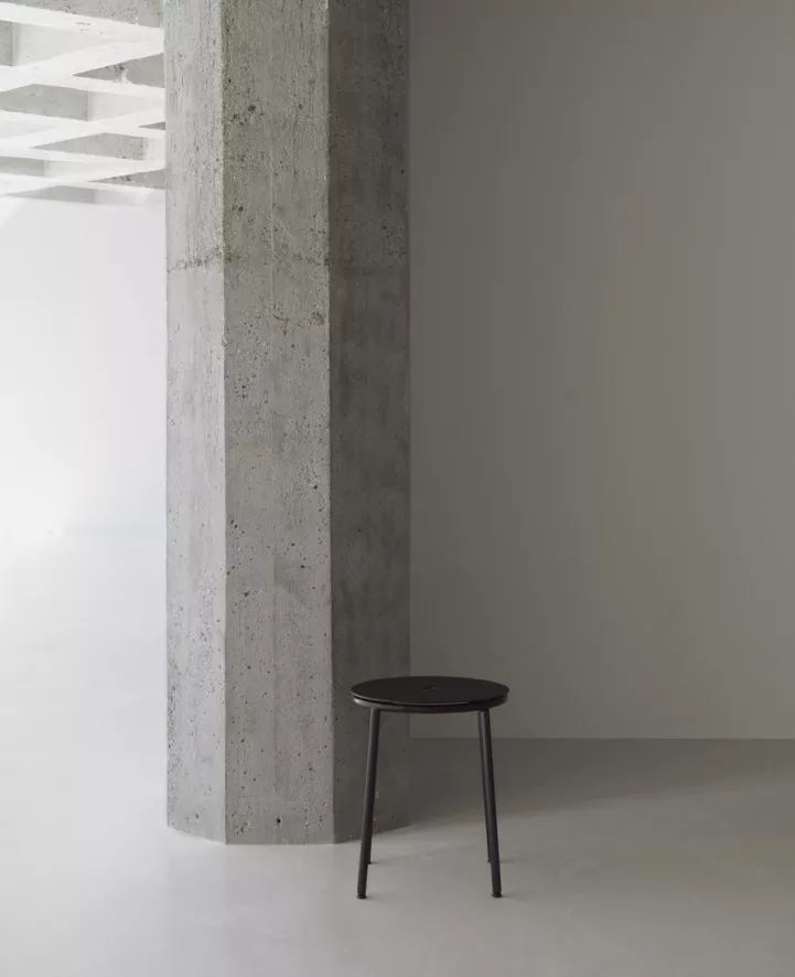 Normann Copenhagen Circa Kruk 45 Zwart Eiken 3 Normann Copenhagen Circa Kruk 45 Zwart Eiken - Afbeelding 3