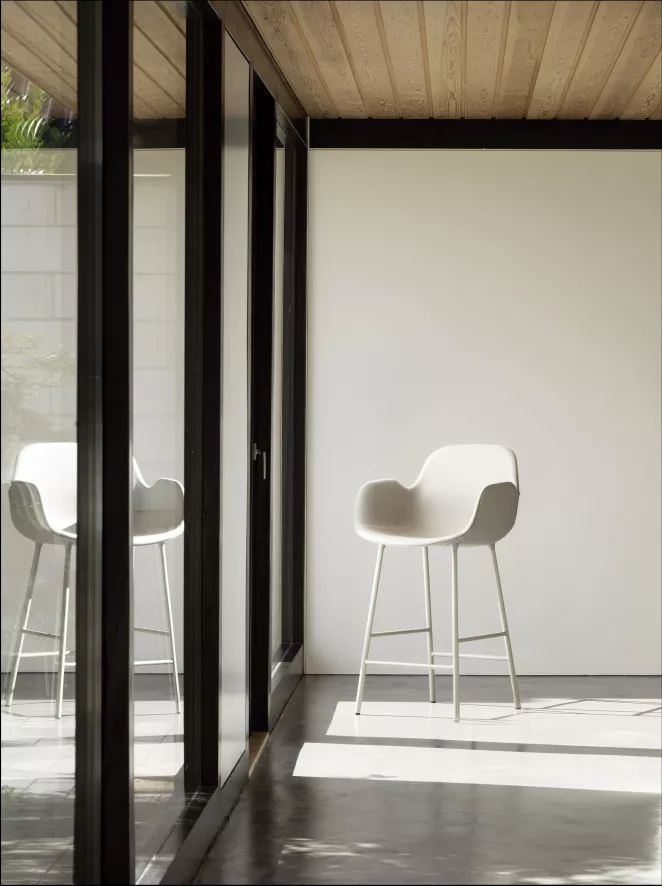 Normann Copenhagen Form Armchair Barkruk 75cm Rood 6 Normann Copenhagen Form Armchair Barkruk 75cm Rood - Afbeelding 6