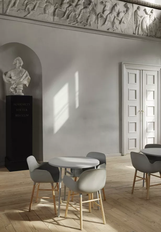 Normann Copenhagen Form Armchair Stoel Met Eiken Onderstel Rood 18 Normann Copenhagen Form Armchair Stoel Met Eiken Onderstel Rood - Afbeelding 18