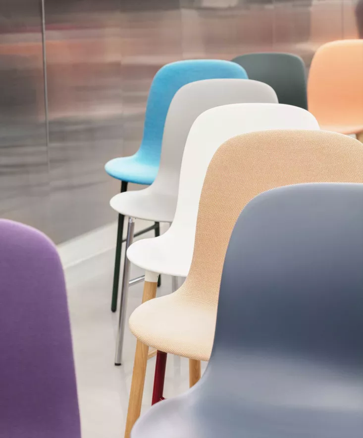 Normann Copenhagen Form Chair Stoel Met Eiken Onderstel, Grijs 19 Normann Copenhagen Form Chair Stoel Met Eiken Onderstel, Grijs - Afbeelding 19