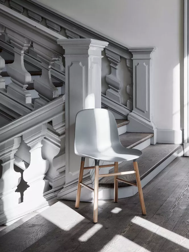 Normann Copenhagen Form Chair Stoel Met Eiken Onderstel, Grijs 20 Normann Copenhagen Form Chair Stoel Met Eiken Onderstel, Grijs - Afbeelding 20