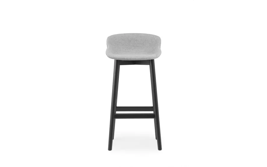 Normann Copenhagen Hyg Gestoffeerde Barkruk 75cm Zwart Eiken MLF White 4 Normann Copenhagen Hyg Gestoffeerde Barkruk 75cm Zwart Eiken MLF White - Afbeelding 4