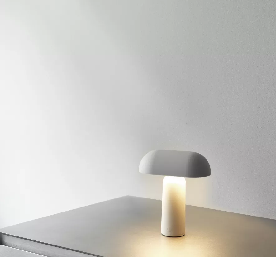 Normann Copenhagen Porta Tafellamp LED Oplaadbaar Zwart 4 Normann Copenhagen Porta Tafellamp LED Oplaadbaar Zwart - Afbeelding 4