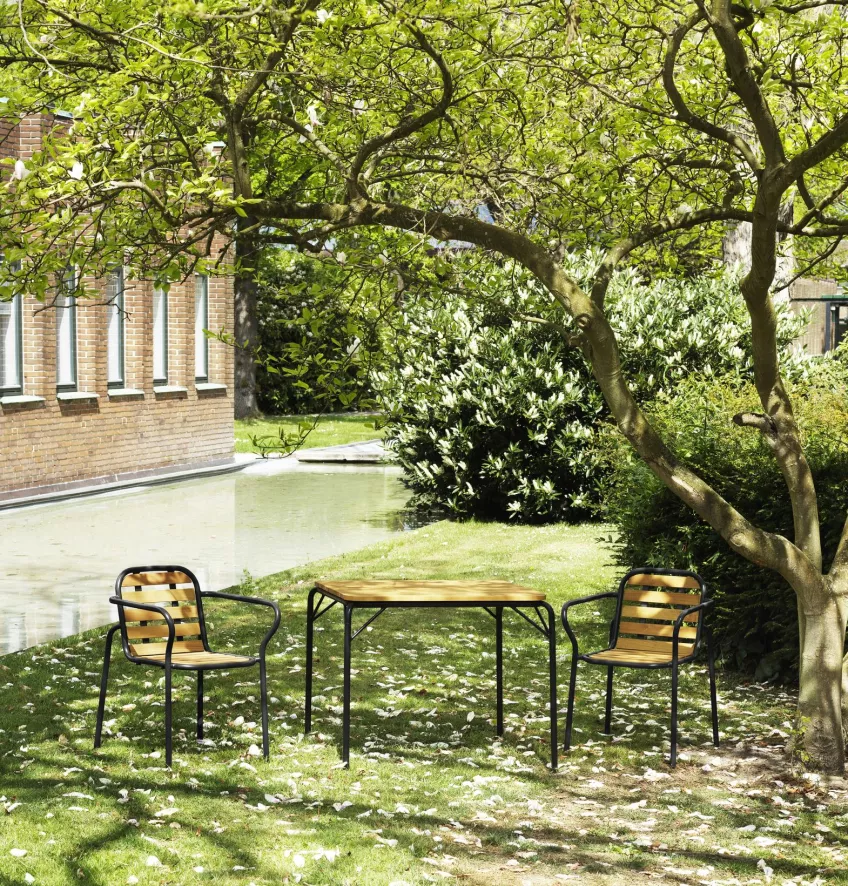 Normann Copenhagen Vig Wood Tuinstoel Met Armleuning Zwart 4 Normann Copenhagen Vig Wood Tuinstoel Met Armleuning Zwart - Afbeelding 4