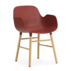 Normann Copenhagen Form Armchair Stoel Met Eiken Onderstel Rood
