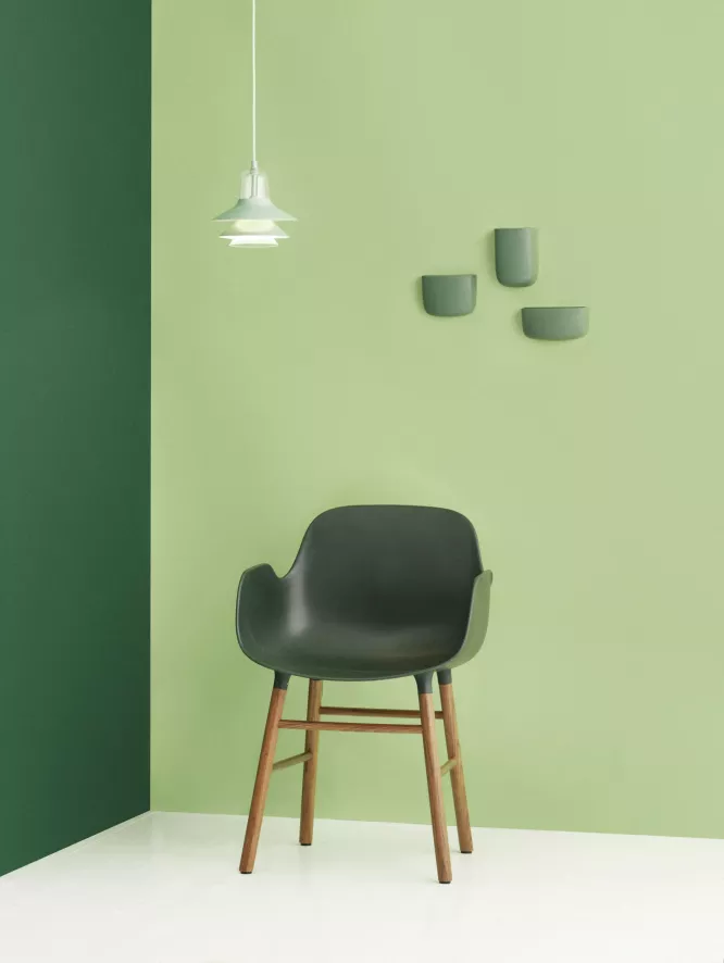 Normann Copenhagen Form Armchair Stoel Met Walnoten Onderstel Wit 13 Normann Copenhagen Form Armchair Stoel Met Walnoten Onderstel Wit - Afbeelding 13