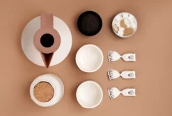 Normann Copenhagen Geo Vacuum Thermoskan Wit/goud -Normann Copenhagen Verkoopwinkel x886x886 normann geo thermoskan sfeer3.jpg.pagespeed.ic .cDc3MfiteO 5